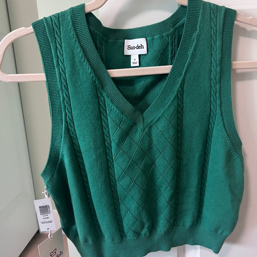 Aritzia Sunday best Quinn sweater vest